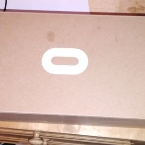 A vr Oculus. It's 5 months old stopped using it around 2-3 months